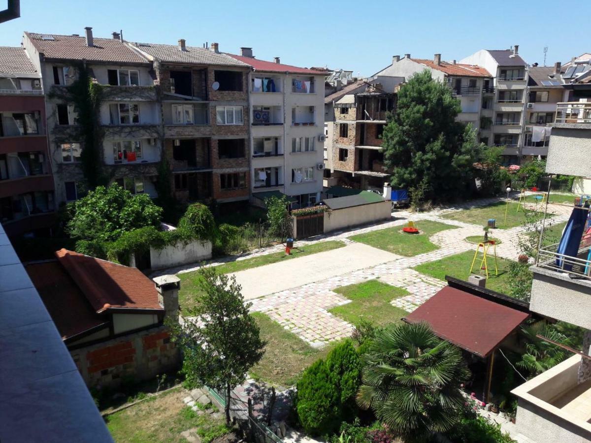 Къща За Гости Петрови Primorsko Exterior photo